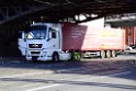 LKW blieb unter Bruecke haengen Koeln Deutz Opladenerstr Deutz Muelheimerstr P078